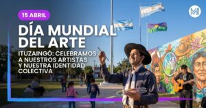 Gaucho artista pintando un mural en una plaza de Ituzaingó durante el Día Mundial del Arte, reflejando la gestión cultural y la identidad colectiva del Oeste.