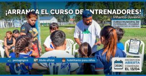 Entrenador dando clases de fútbol a niños en Ituzaingó, promoción del curso gratuito con rápida salida laboral en el Polideportivo La Torcaza