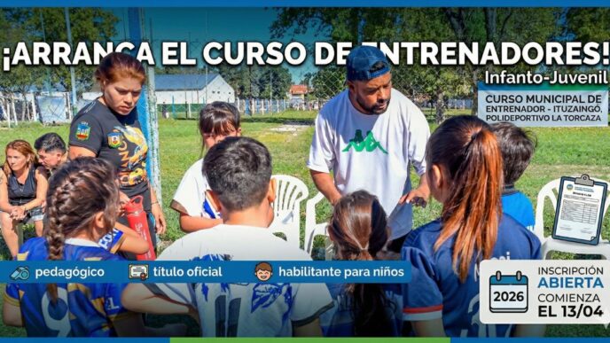 Entrenador dando clases de fútbol a niños en Ituzaingó, promoción del curso gratuito con rápida salida laboral en el Polideportivo La Torcaza