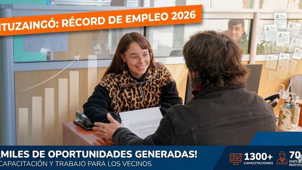 Vecina recibiendo asesoramiento para buscar trabajo en la Agencia de Empleo de la Municipalidad de Ituzaingó. Récord de capacitaciones y desarrollo productivo en 2026.