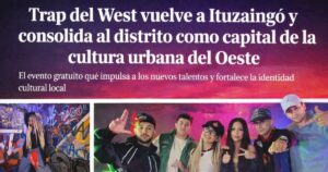 Grupo de artistas urbanos posando en Ituzaingó durante el evento Trap del West, símbolo de la cultura joven y el talento independiente del Oeste bonaerense.