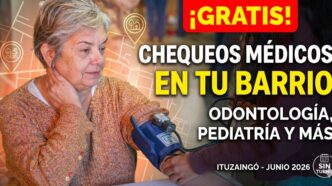 Vecina de Ituzaingó atendiéndose en los operativos de salud gratuitos. Chequeos médicos gratis en los barrios sin turno.